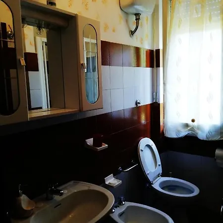 Apartman Trilocale Con Giardino Al Mare